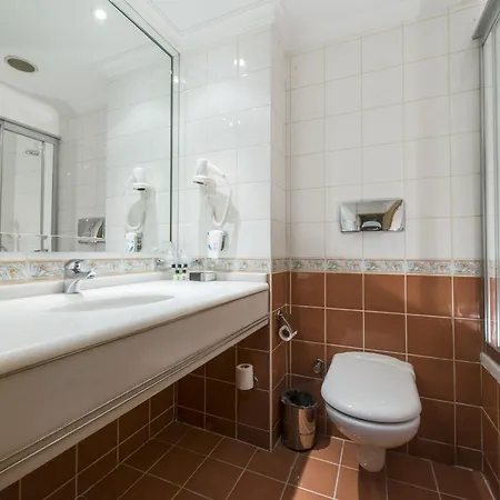 Akar International Hotel 4*