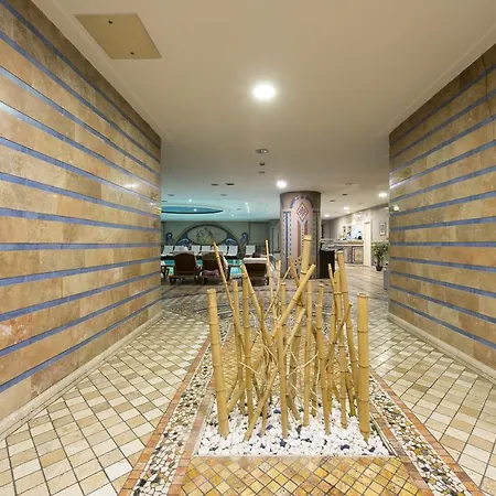 Hotel Akar International 4*