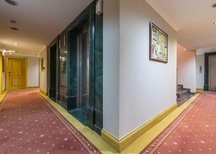 Hotel Akar International