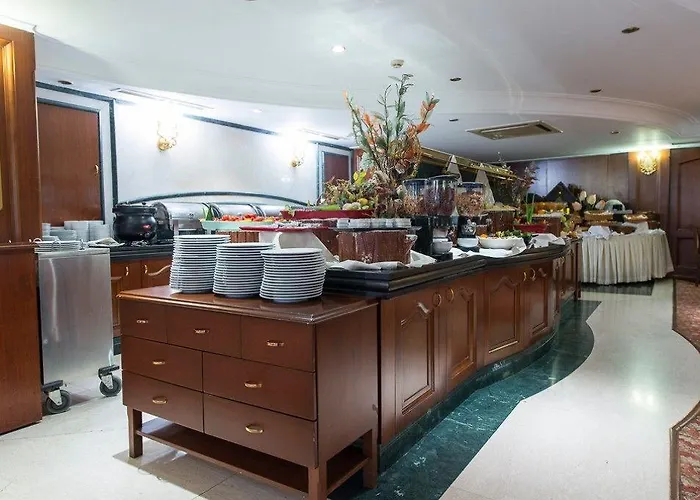 מלון Akar International 4*