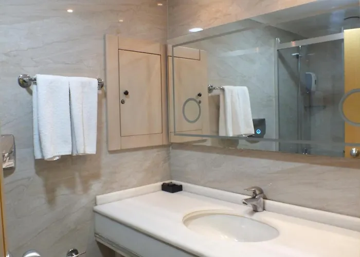 מלון Akar International 4*