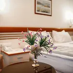 Akar International 4*